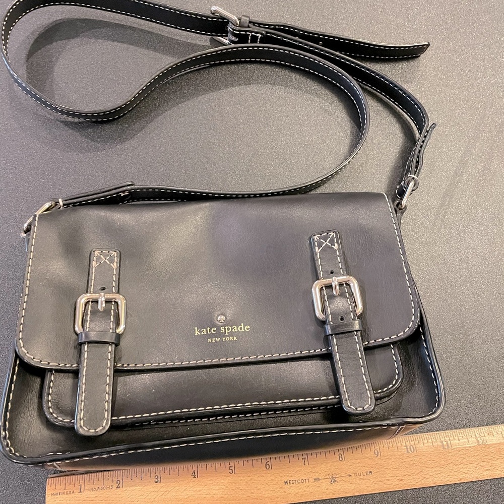 Like new gently used Kate spade purse